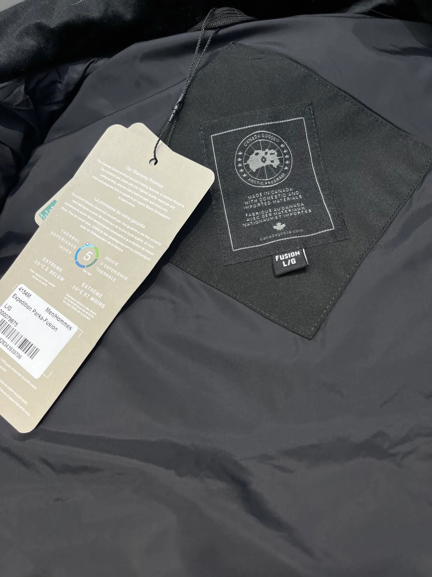 P380 🇨🇦Canada Goose""🇨🇦🌟 Garson down vest has always been recognized as the warmest down jacket. Various Instagram celebrities, Internet celebrities, and celebrities often wear it for street photos. I make Canada Goose every year, but I still can't get rid of my love for it. No matter how cold the days are, there is no need to be afraid, because there is! Filled with 90% white duck down, it is the legendary warmest down jacket and is known as a must-have for Arctic outdoor sports! The most popular down jacket in the world, celebrities are rushing to buy it, it is a must-have!  Size: XS to 2XL